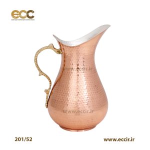 نام محصول:پارچ مسی چکشی کوچک مشخصات محصول : ارتفاع 21 ، قطر بدنه 13 ، وزن 470 گرم . ، کد 52/201 محصول فوق دارای پوشش نانو و رنگ ماندگار و فواید متعدد درمانی می باشد. درباره محصول: 1 - مناسب پذیرایی آب وانواع نوشیدنی 2 - دور از تماس مستقیم آتش و وسایل داغ کننده قرار گیرد. 3– با آب داغ و اشیاء زبر شسته نشود.