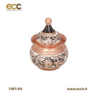 نام محصول :آجیل خوری مسی توپی بدون پایه نقره کوب مشخصات محصول : ارتفاع :5/21 قطر بدنه:16 وزن:515 گرم محصول فوق دارای پوشش نانو و رنگ ماندگار می باشد. درباره محصول: 1 - مناسب پذیرایی انواع آجیل 2 - دور از تماس مستقیم آتش و وسایل داغ کننده قرار گیرد. 3– با آب داغ و اشیاء زبر شسته نشود.